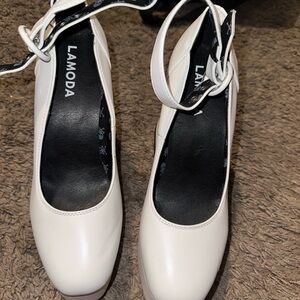 Lamo White Women's Heels